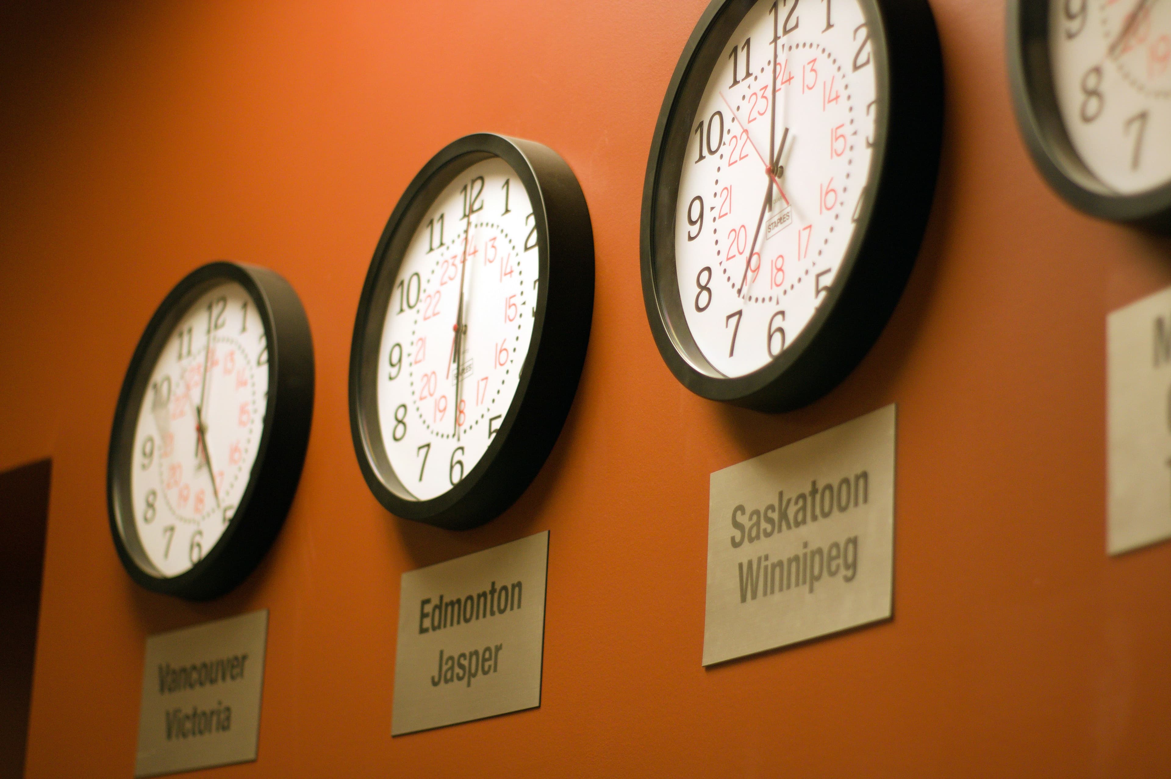 DateTime vs. DateTimeOffset: Why 'Now' is Not the Same Everywhere